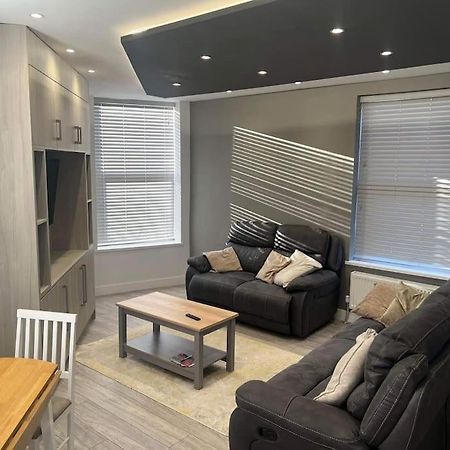 كينغستون أبون هول 1 Bedroom Flat, Fully Furnished المظهر الخارجي الصورة