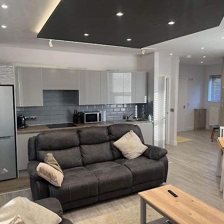 كينغستون أبون هول 1 Bedroom Flat, Fully Furnished المظهر الخارجي الصورة