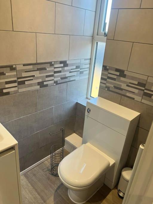 كينغستون أبون هول 1 Bedroom Flat, Fully Furnished المظهر الخارجي الصورة